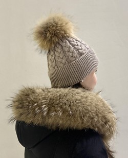 Flettet Ull lue med pelsdusk  - Guttogpike